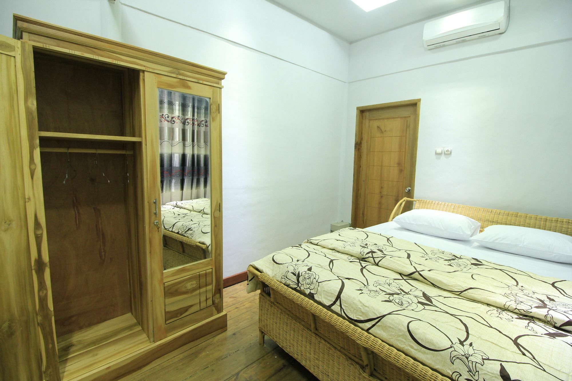 Villa Bale Seni มาตารัม ภายนอก รูปภาพ
